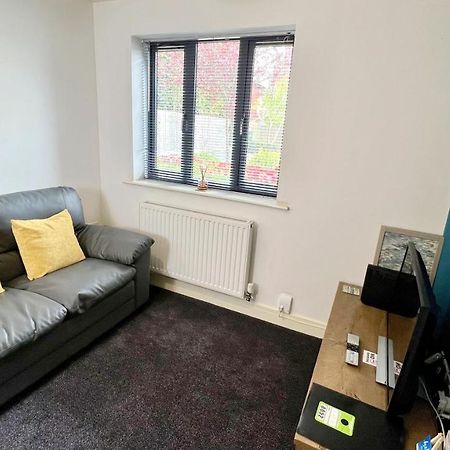 Cross Court, Stafford By Bell Apartments Esterno foto