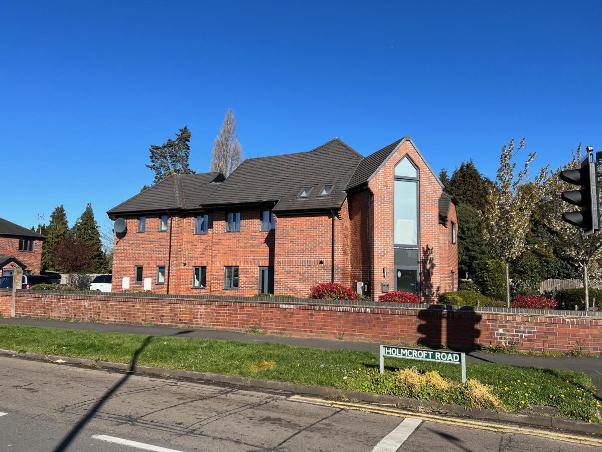 Cross Court, Stafford By Bell Apartments Esterno foto