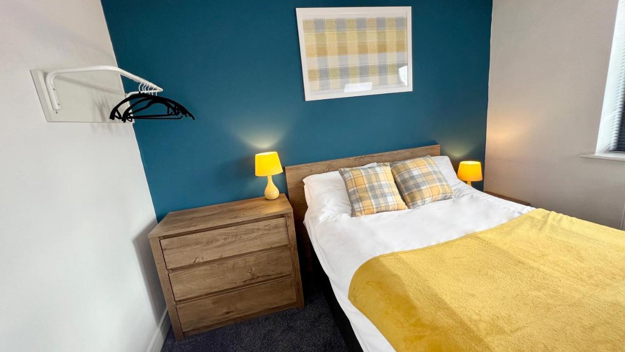Cross Court, Stafford By Bell Apartments Esterno foto