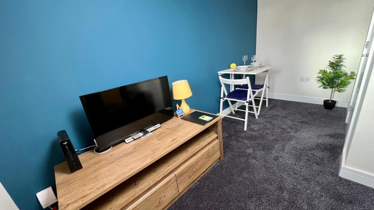 Cross Court, Stafford By Bell Apartments Esterno foto