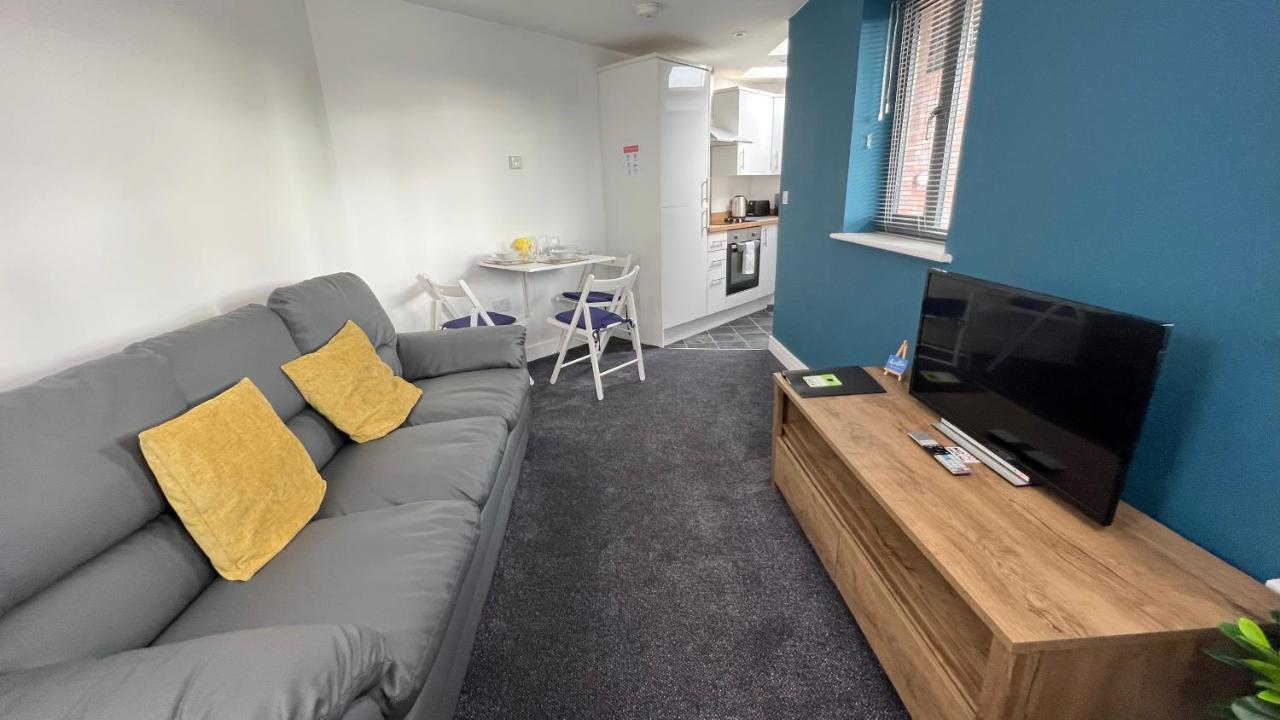 Cross Court, Stafford By Bell Apartments Esterno foto