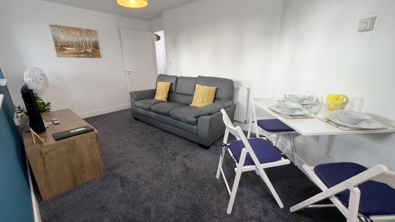 Cross Court, Stafford By Bell Apartments Esterno foto