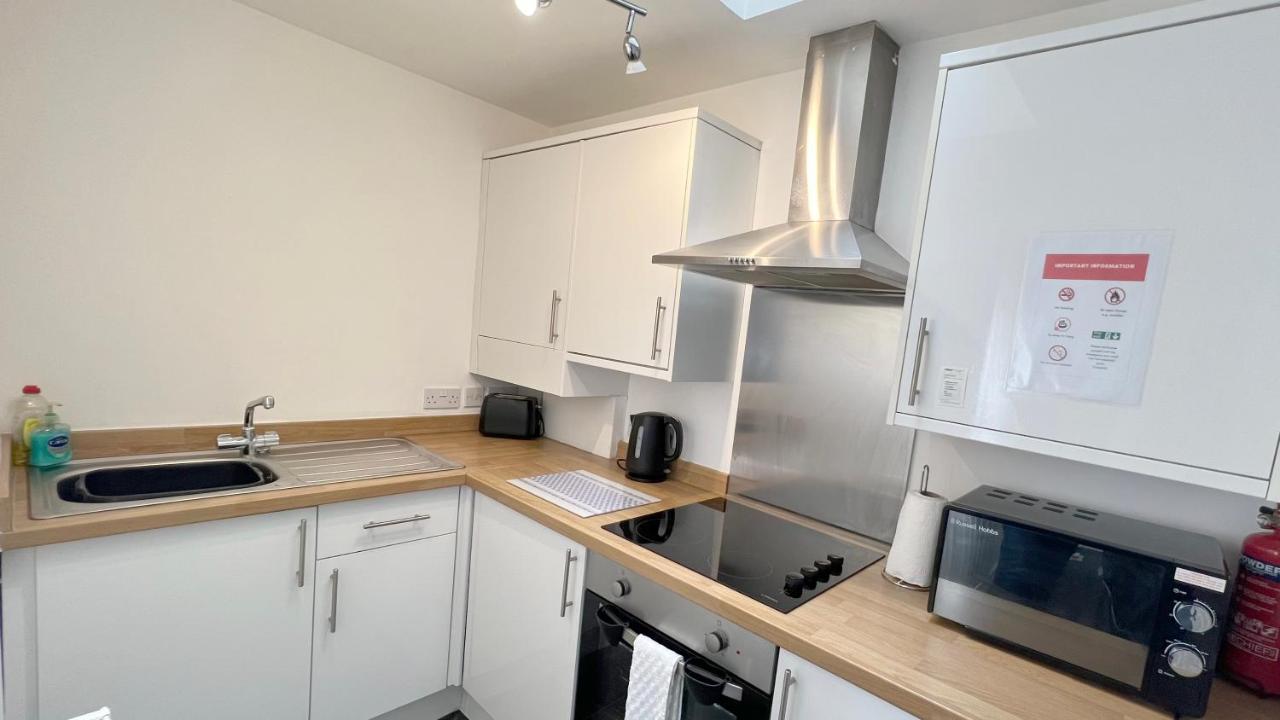 Cross Court, Stafford By Bell Apartments Esterno foto