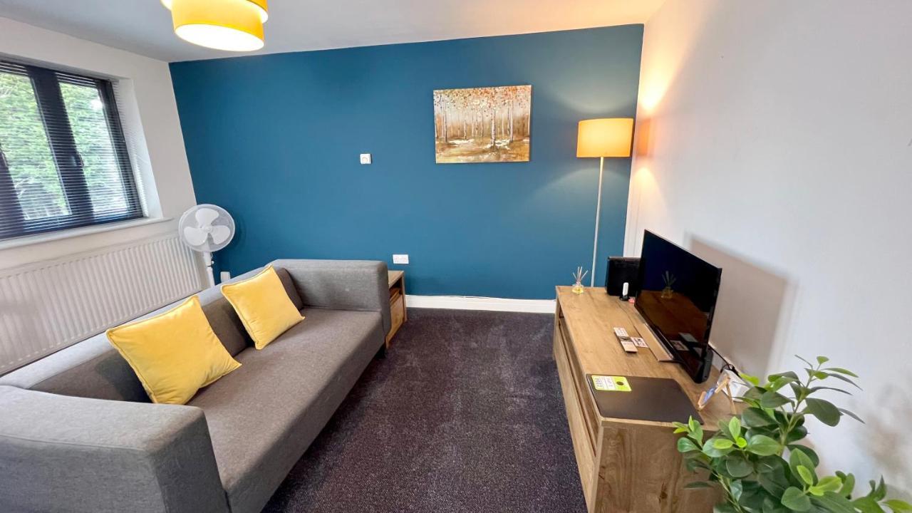 Cross Court, Stafford By Bell Apartments Esterno foto
