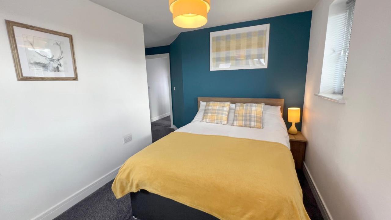 Cross Court, Stafford By Bell Apartments Esterno foto