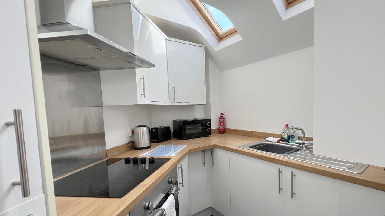 Cross Court, Stafford By Bell Apartments Esterno foto