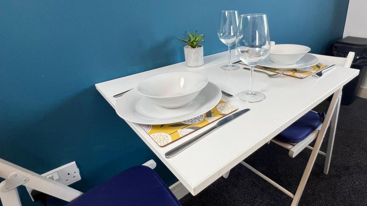Cross Court, Stafford By Bell Apartments Esterno foto