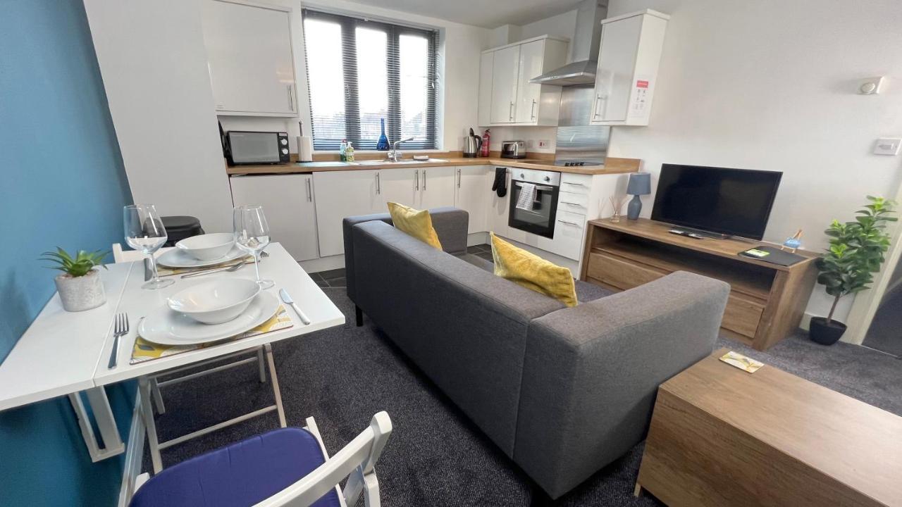 Cross Court, Stafford By Bell Apartments Esterno foto