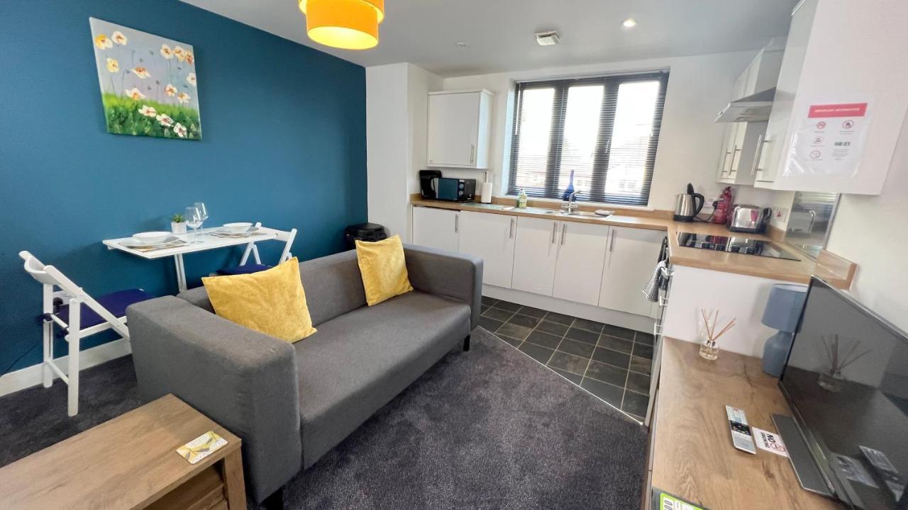 Cross Court, Stafford By Bell Apartments Esterno foto