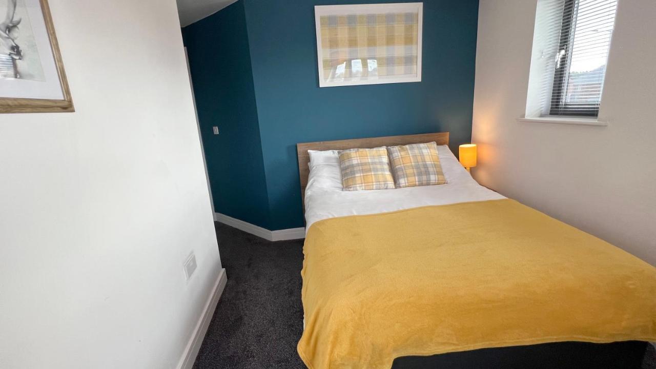 Cross Court, Stafford By Bell Apartments Esterno foto