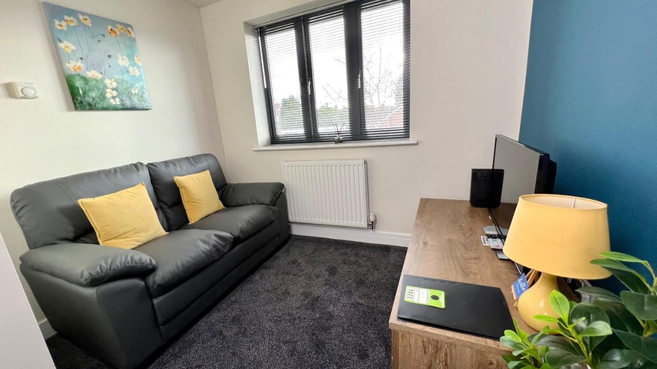 Cross Court, Stafford By Bell Apartments Esterno foto