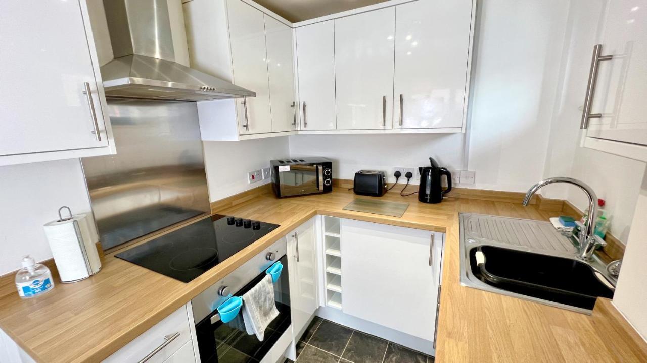 Cross Court, Stafford By Bell Apartments Esterno foto