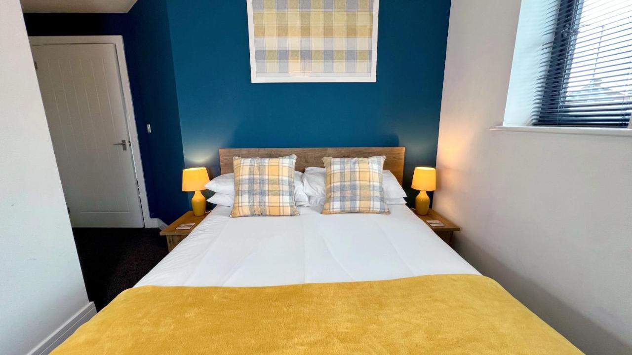 Cross Court, Stafford By Bell Apartments Esterno foto