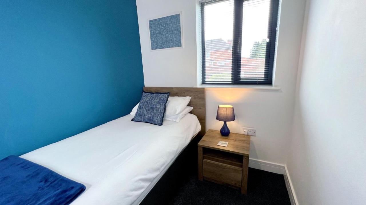 Cross Court, Stafford By Bell Apartments Esterno foto