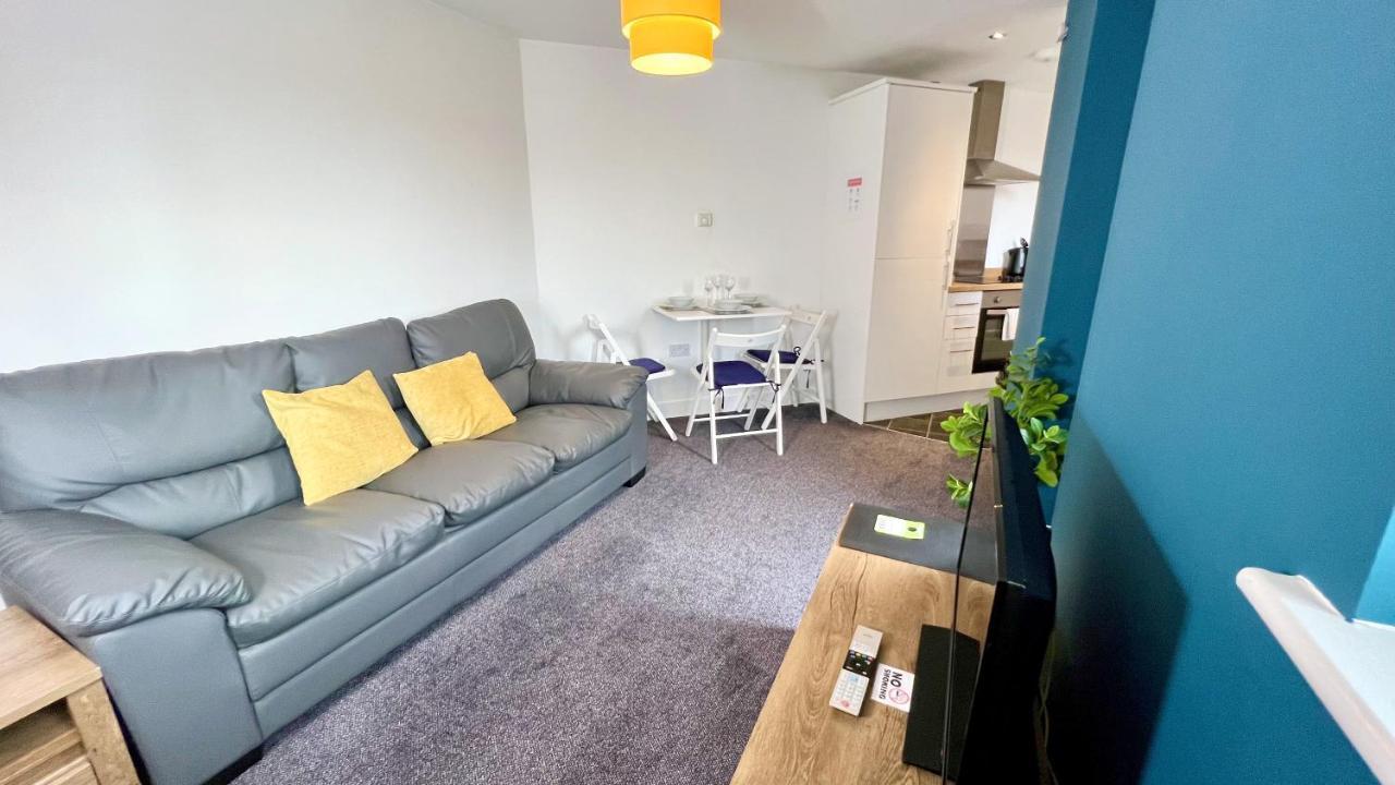 Cross Court, Stafford By Bell Apartments Esterno foto