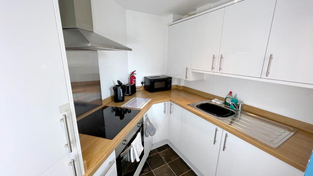 Cross Court, Stafford By Bell Apartments Esterno foto