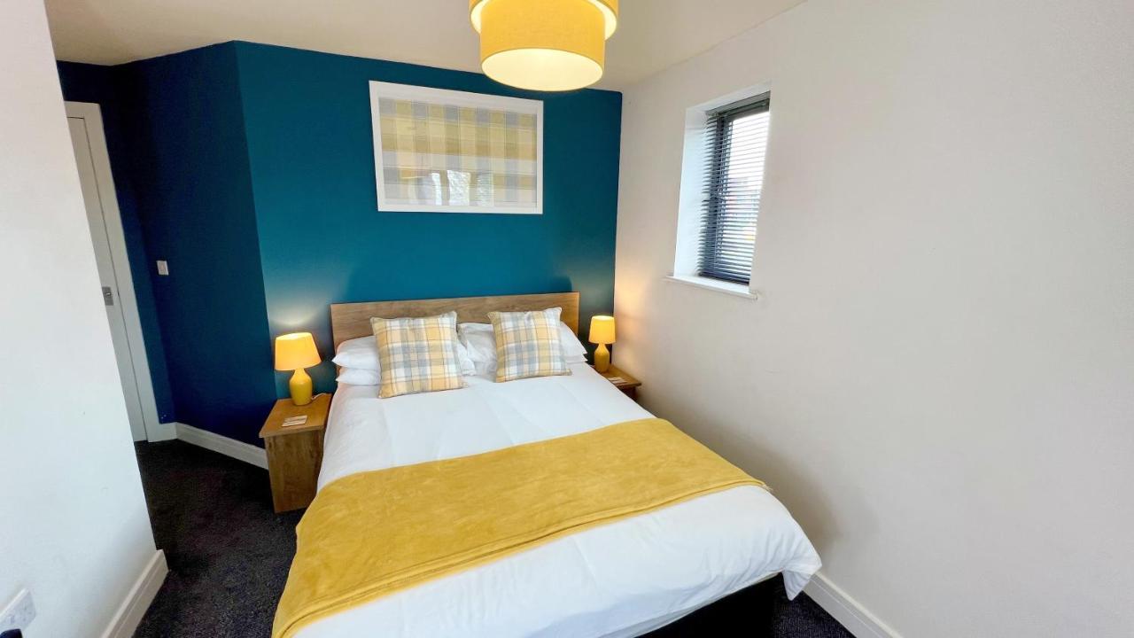 Cross Court, Stafford By Bell Apartments Esterno foto