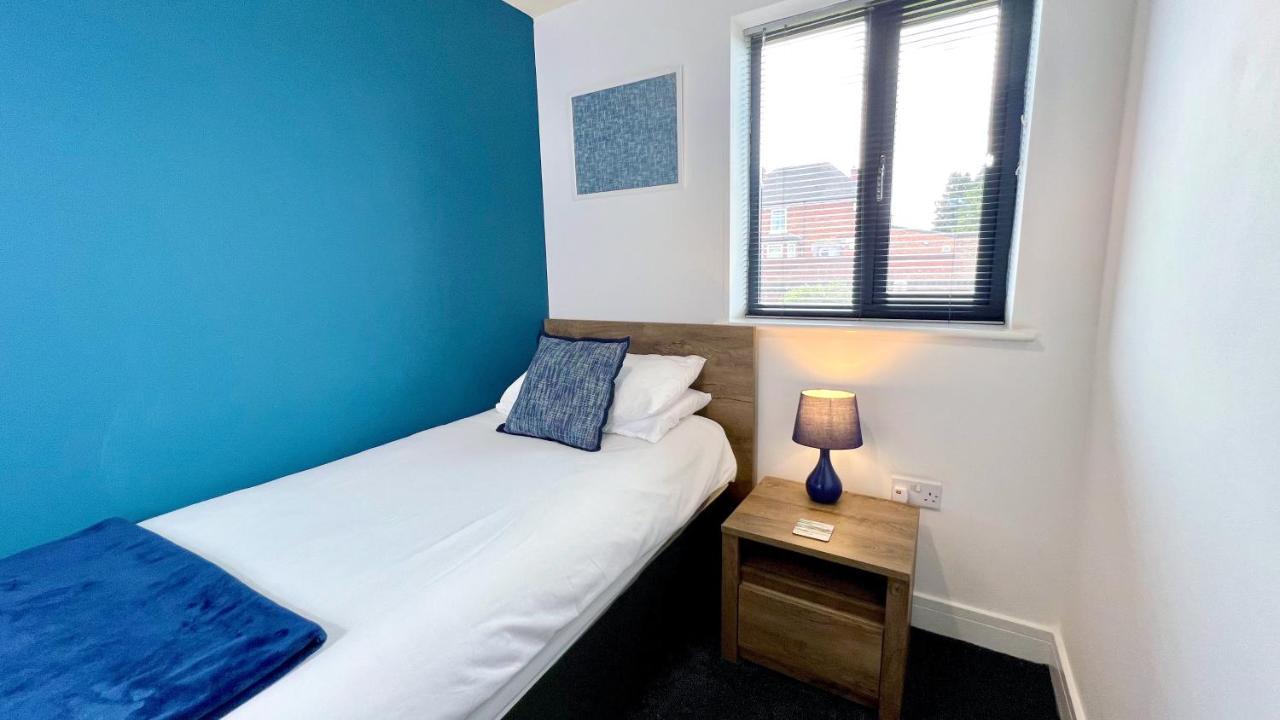 Cross Court, Stafford By Bell Apartments Esterno foto