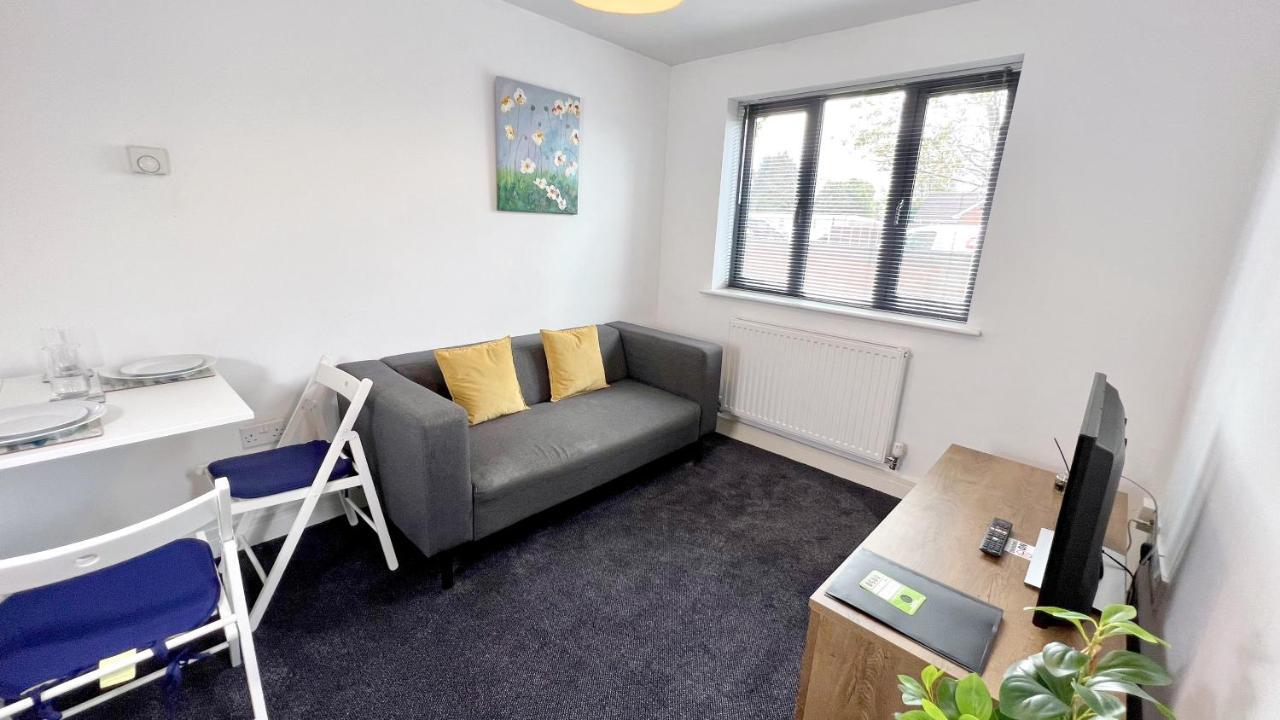 Cross Court, Stafford By Bell Apartments Esterno foto