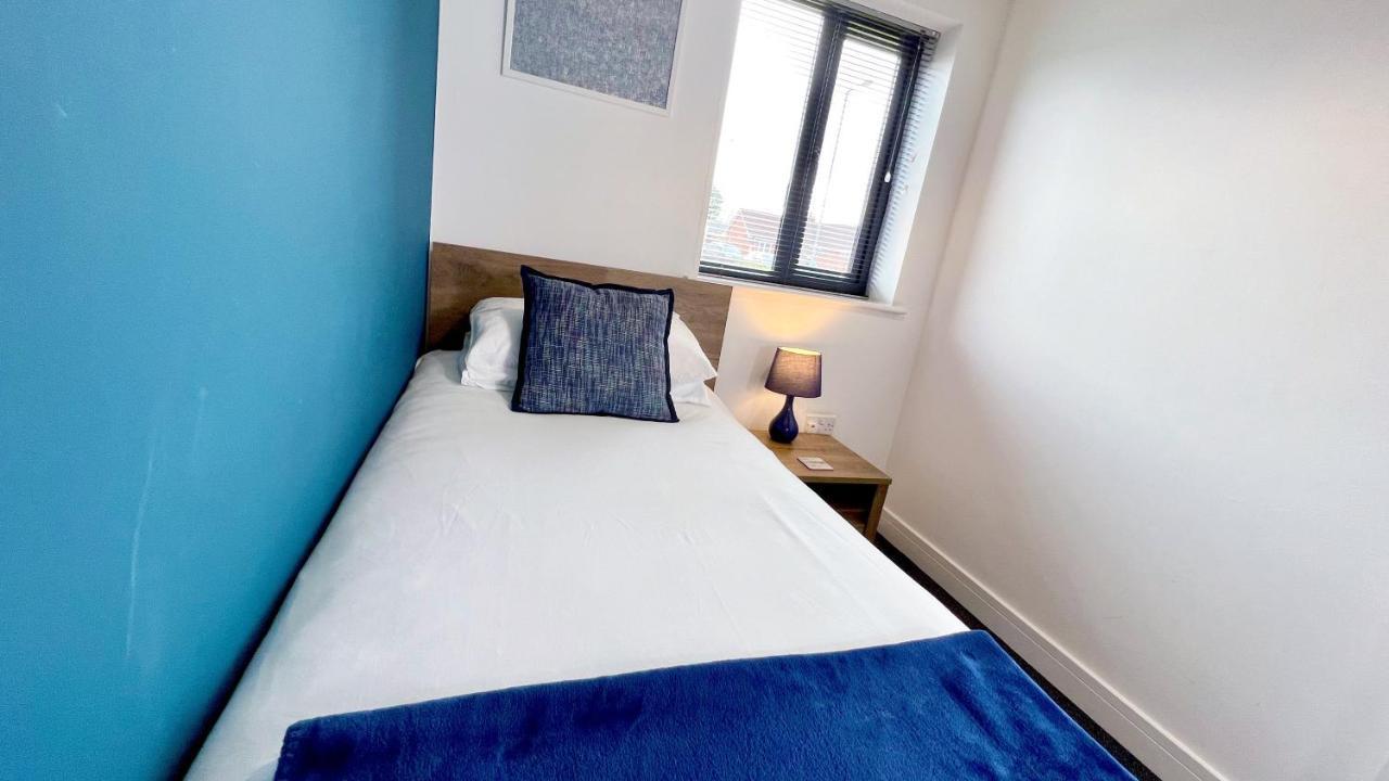 Cross Court, Stafford By Bell Apartments Esterno foto