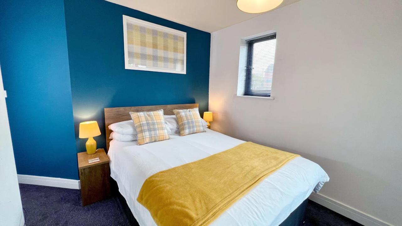 Cross Court, Stafford By Bell Apartments Esterno foto