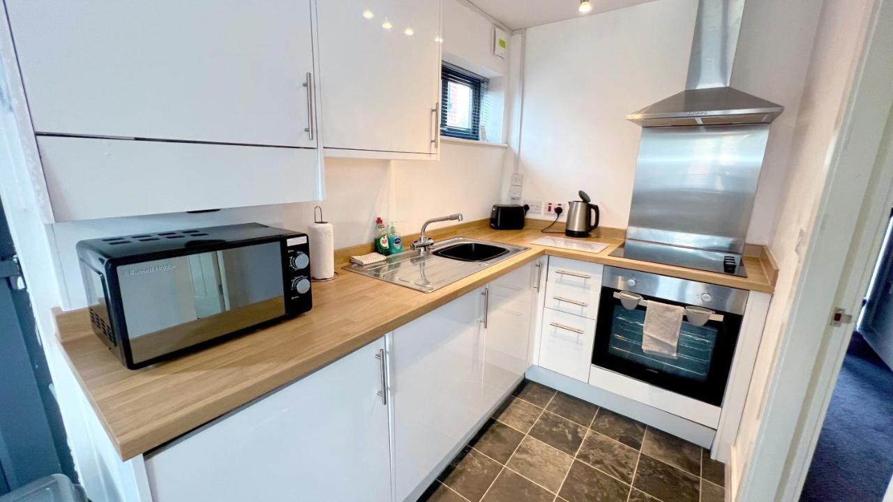 Cross Court, Stafford By Bell Apartments Esterno foto