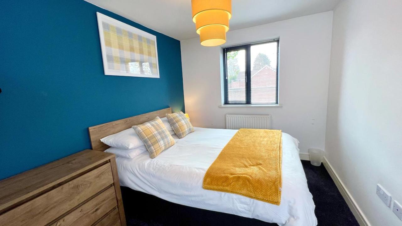 Cross Court, Stafford By Bell Apartments Esterno foto